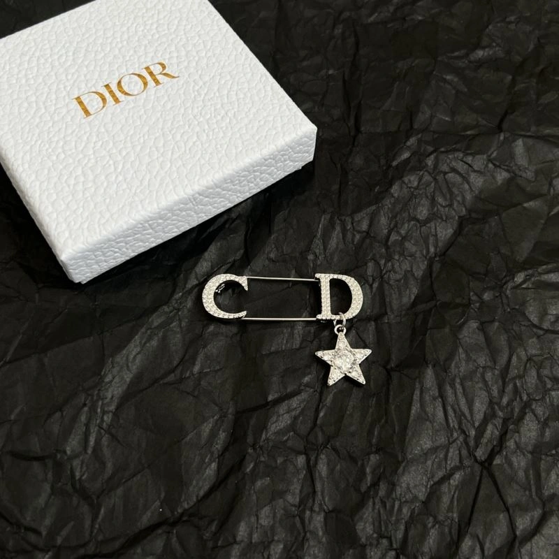 Sophisticated Christian Dior Brooches 235098