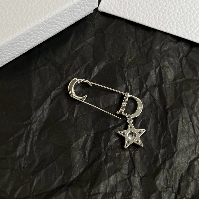 Sophisticated Christian Dior Brooches 235098