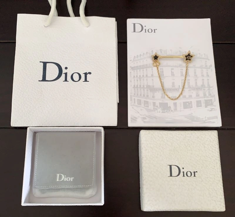 Christian Dior Brooches Chic 235128