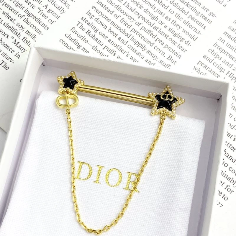 Sleek Christian Dior Brooches 235093