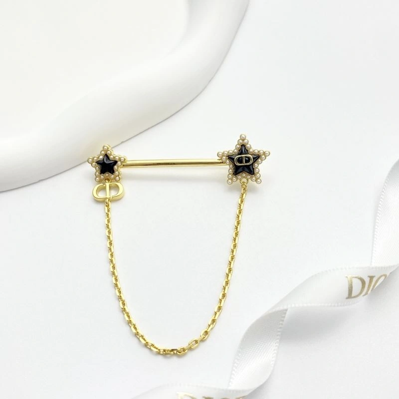 Sleek Christian Dior Brooches 235093