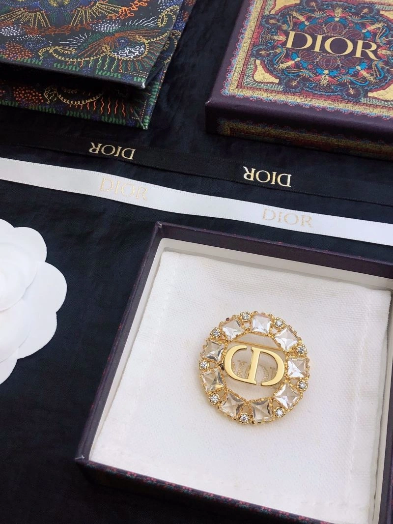 WellDesigned Christian Dior Brooches 235096