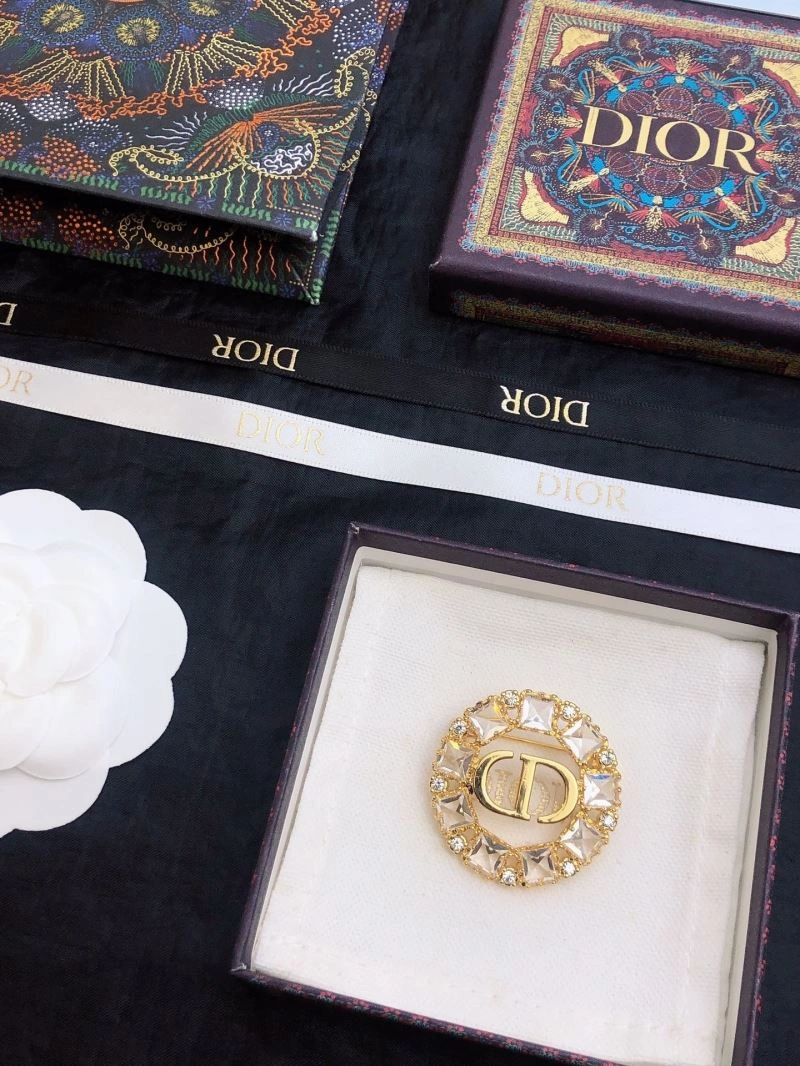 WellDesigned Christian Dior Brooches 235096