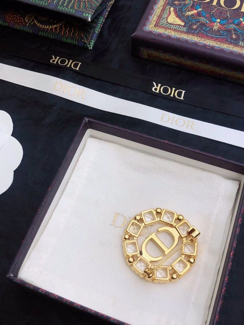 WellDesigned Christian Dior Brooches 235096