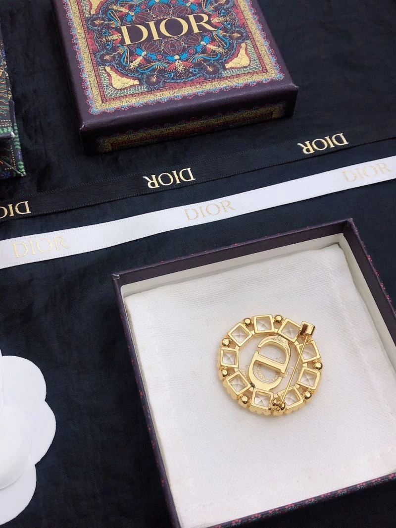 WellDesigned Christian Dior Brooches 235096
