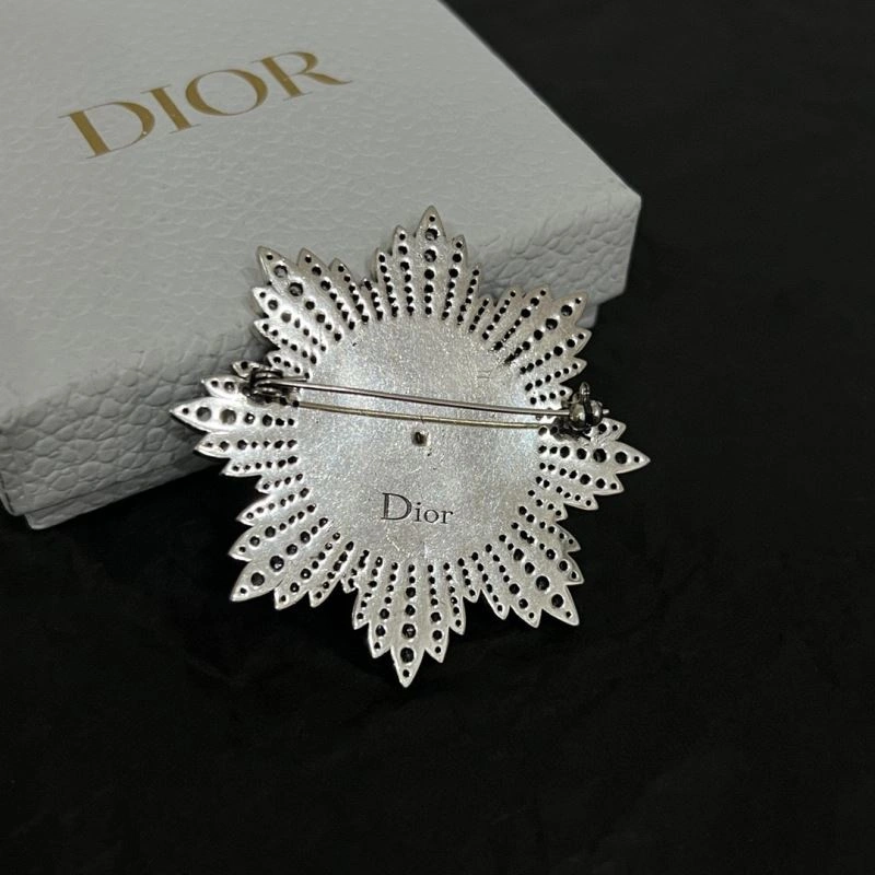 Premium Christian Dior Brooches 234610