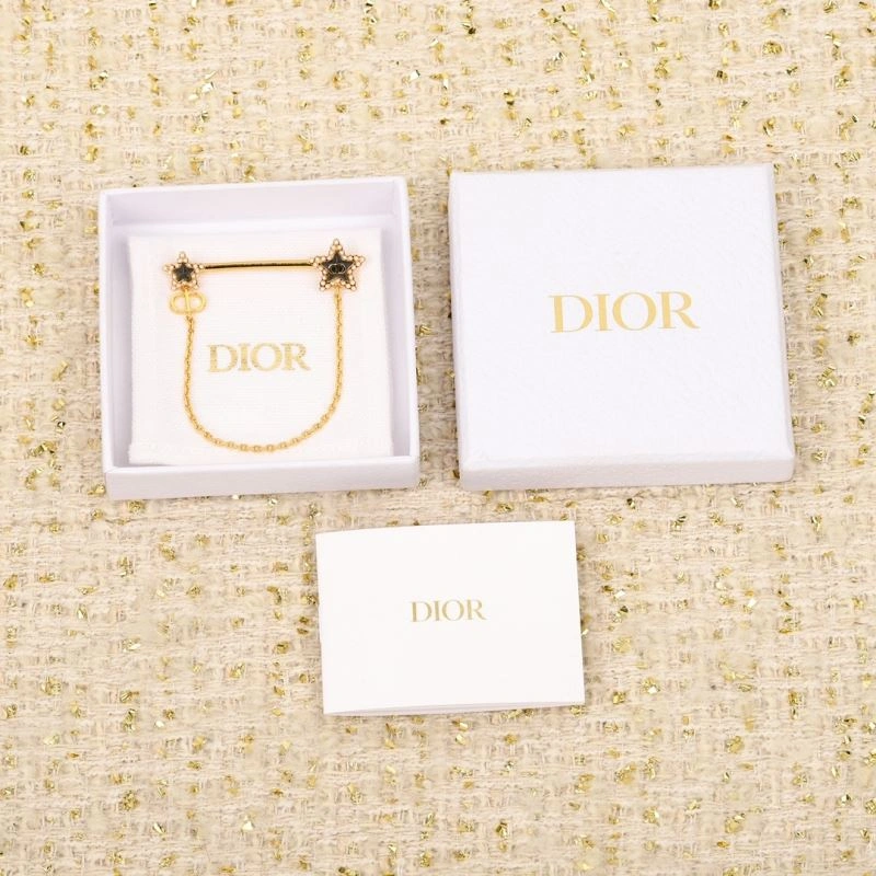 Christian Dior Brooches Snug 234615