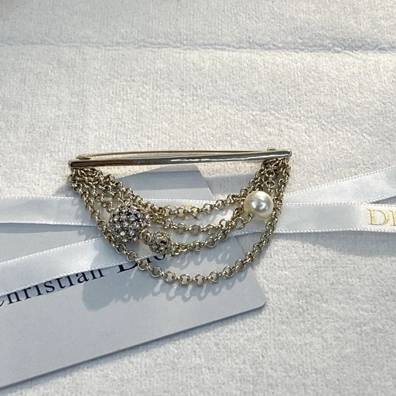 Comfortable Christian Dior Brooches 234243