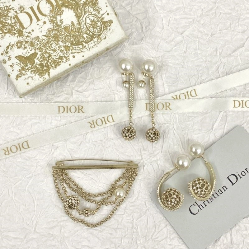 Comfortable Christian Dior Brooches 234243