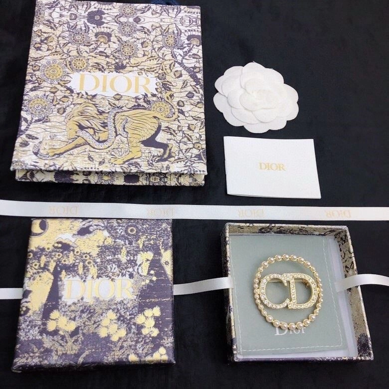 Comfortable Christian Dior Brooches 234235
