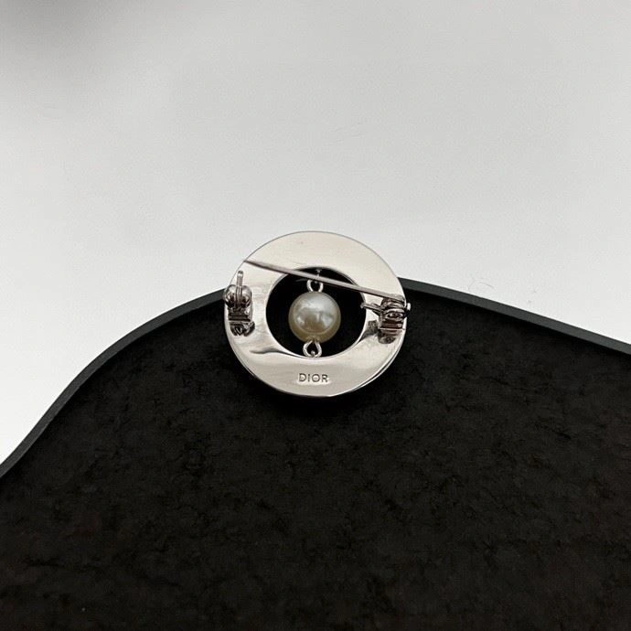 Seasonal Christian Dior Brooches 233946