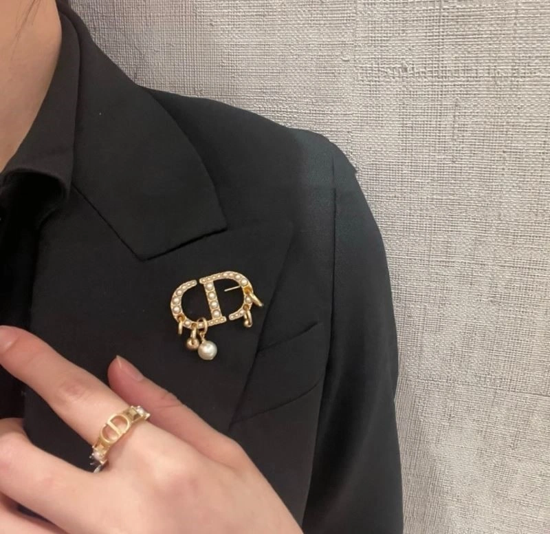 Christian Dior Brooches Lightweight 233961