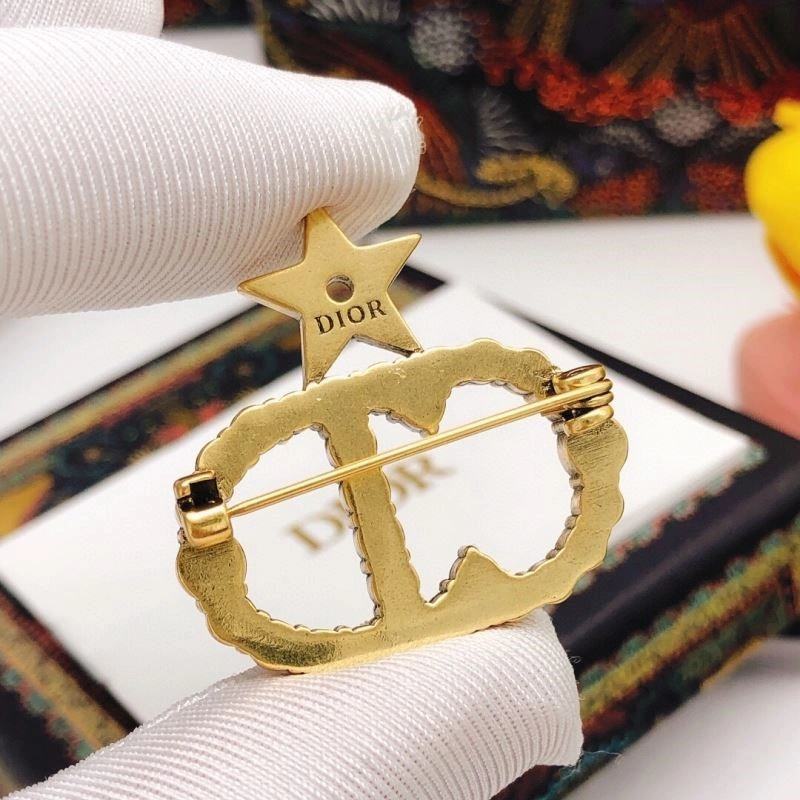 MoistureWicking Christian Dior Brooches 233643
