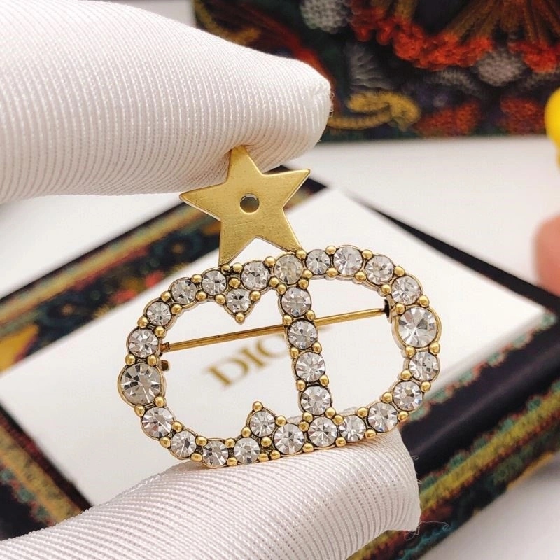 MoistureWicking Christian Dior Brooches 233643