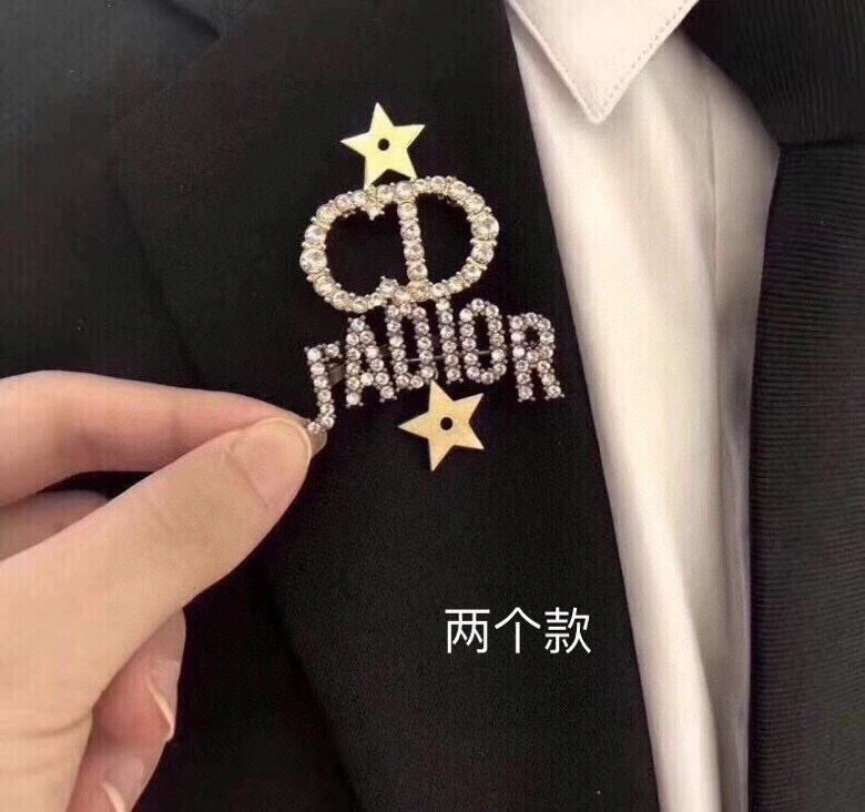 MoistureWicking Christian Dior Brooches 233643