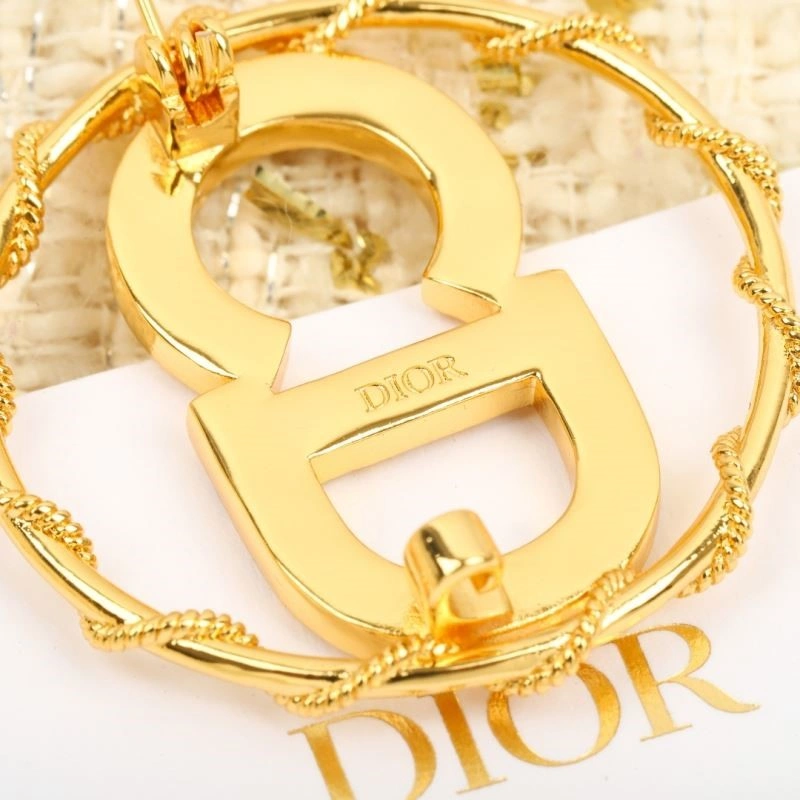 Sleek Christian Dior Brooches 233639