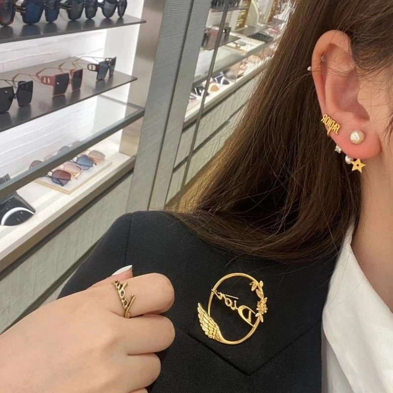Christian Dior Brooches Stylish 233628