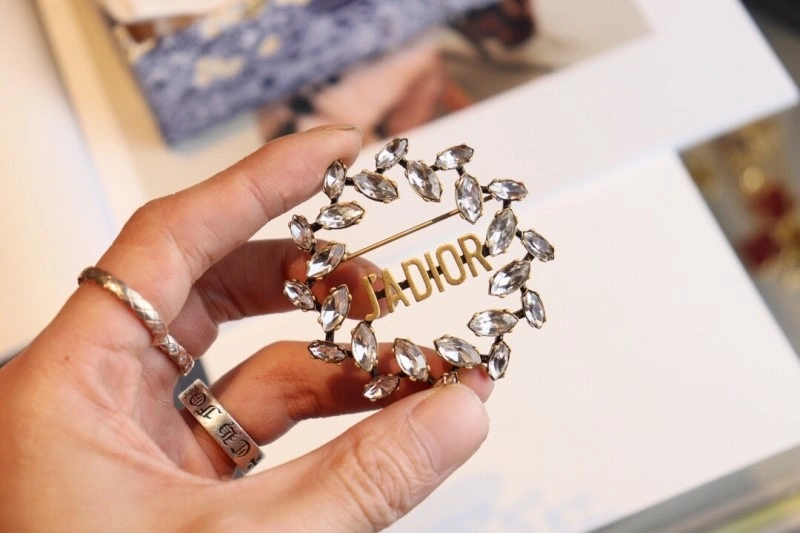 Affordable Christian Dior Brooches 232853