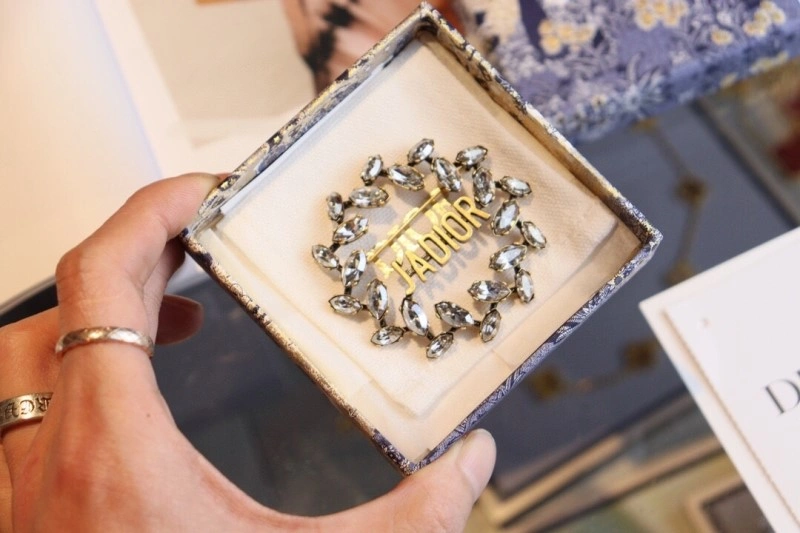 Affordable Christian Dior Brooches 232853