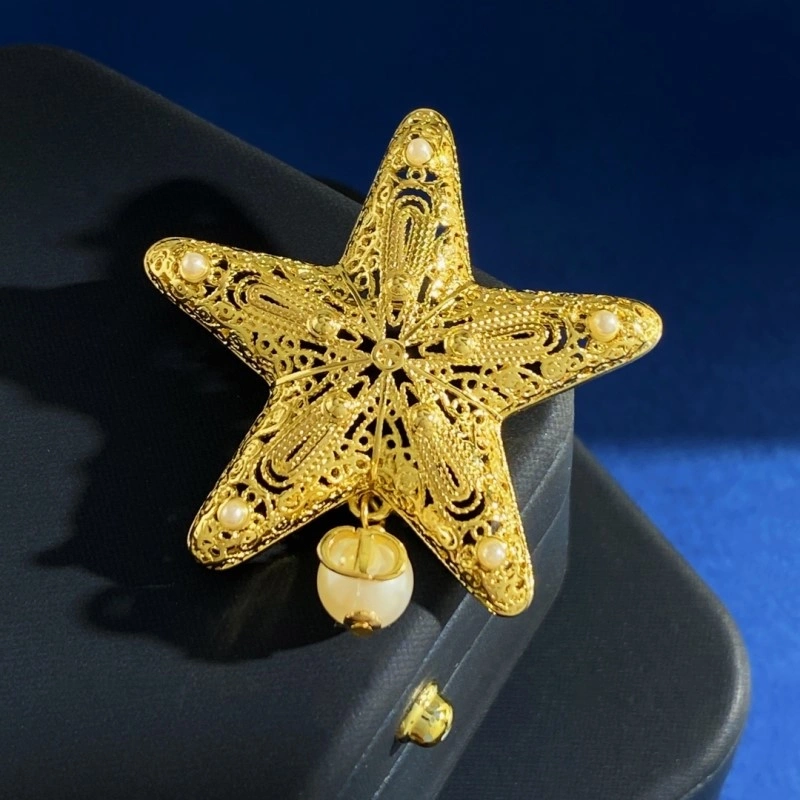 Youthful Christian Dior Brooches 232906