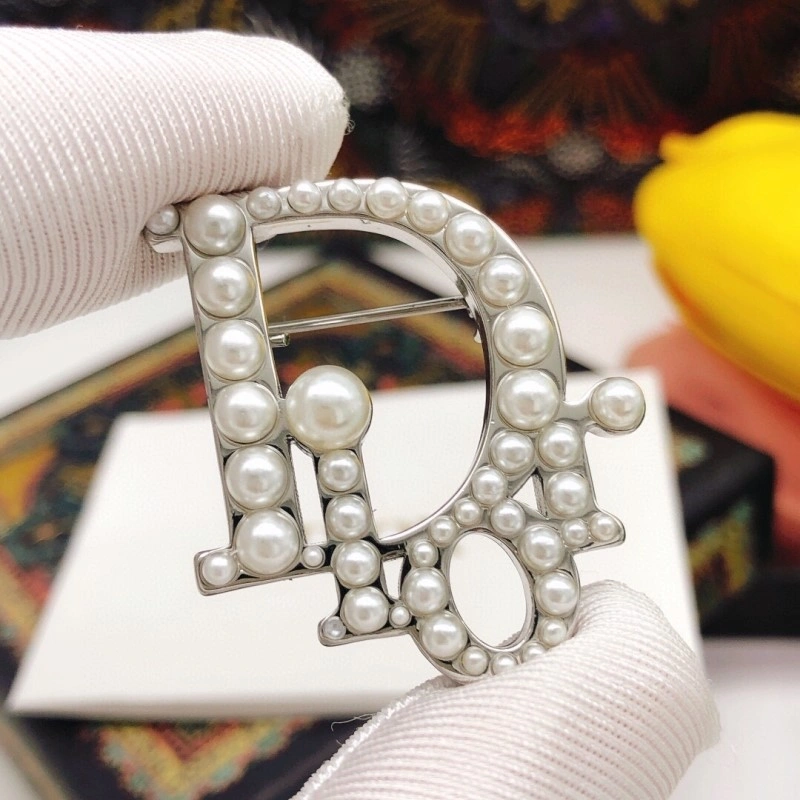 Affordable Christian Dior Brooches 232891