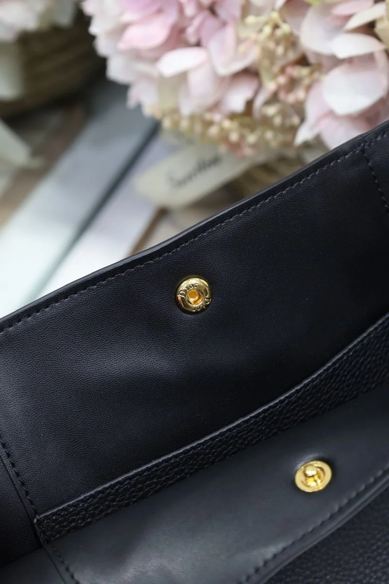 Christian Dior Bucket Bags TechFriendly 47644