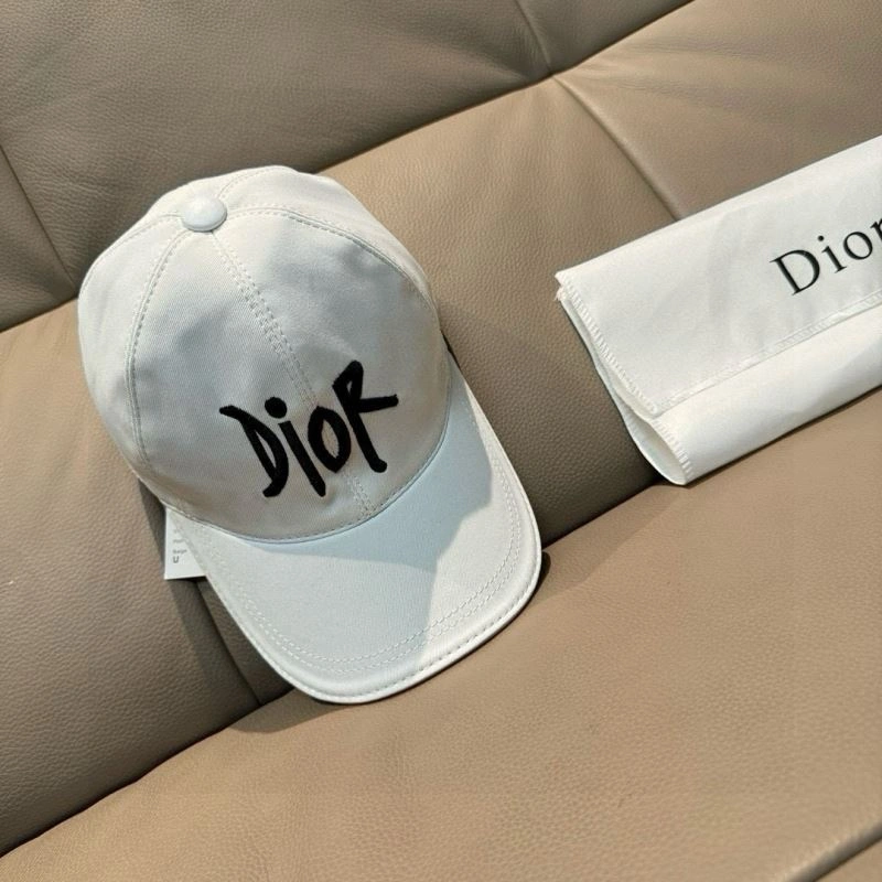 Elegant Christian Dior Caps 261445