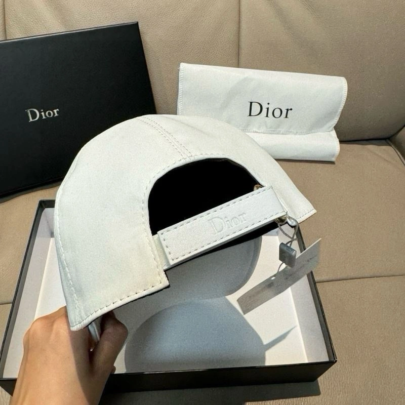 Elegant Christian Dior Caps 261445