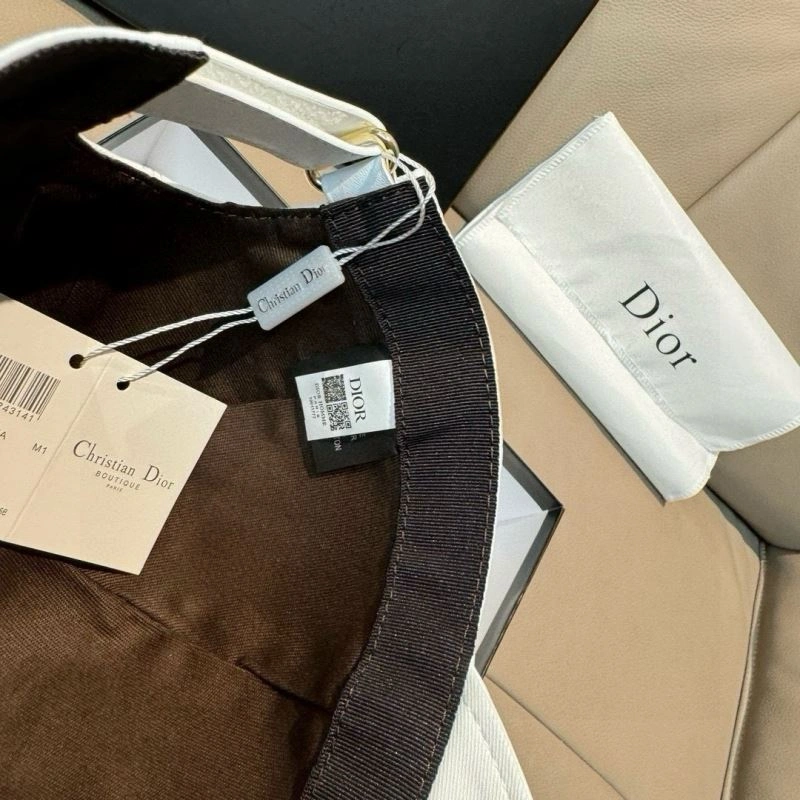 Elegant Christian Dior Caps 261445