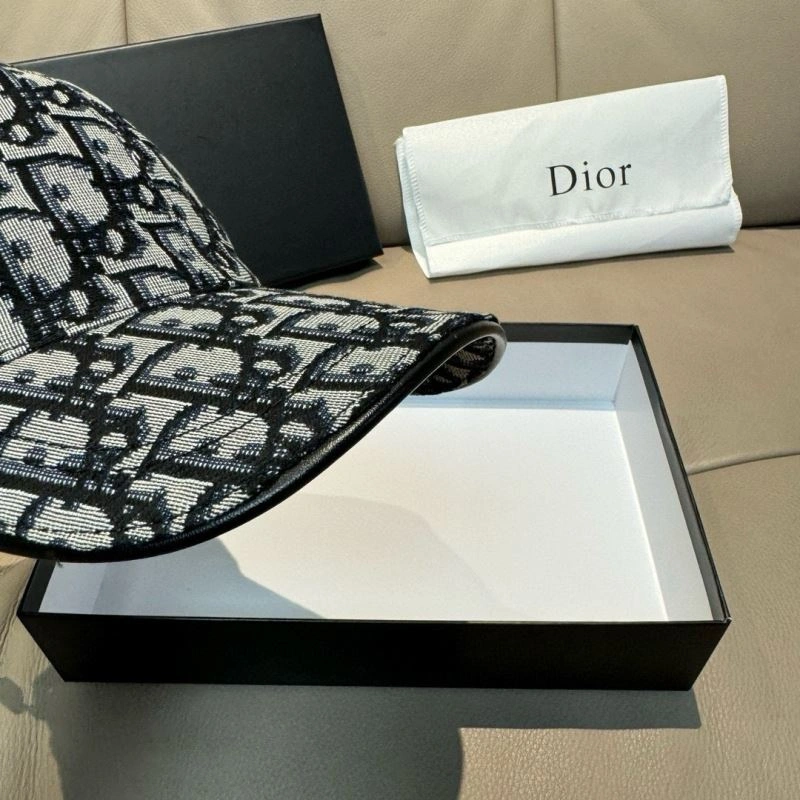 Christian Dior Caps Sophisticated 261440