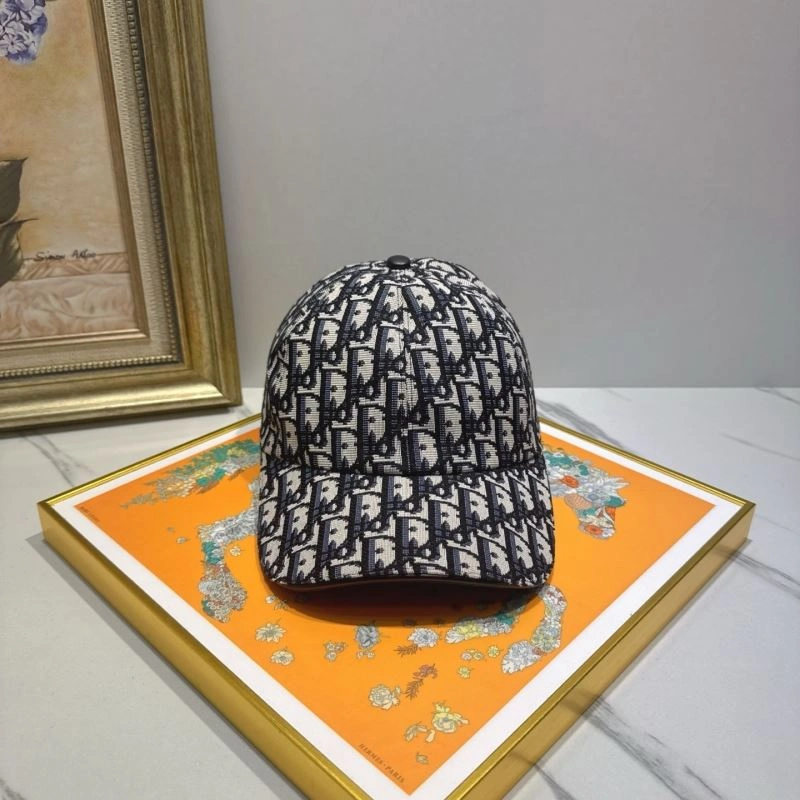 Christian Dior Caps ModernLook 259485