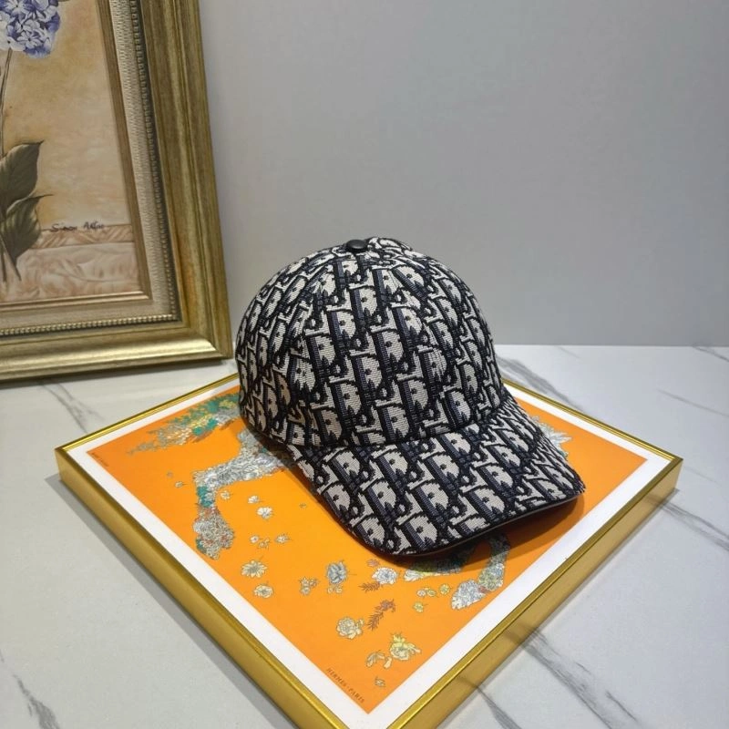 Christian Dior Caps ModernLook 259485