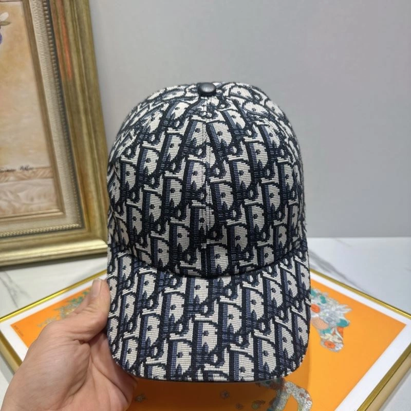 Christian Dior Caps ModernLook 259485