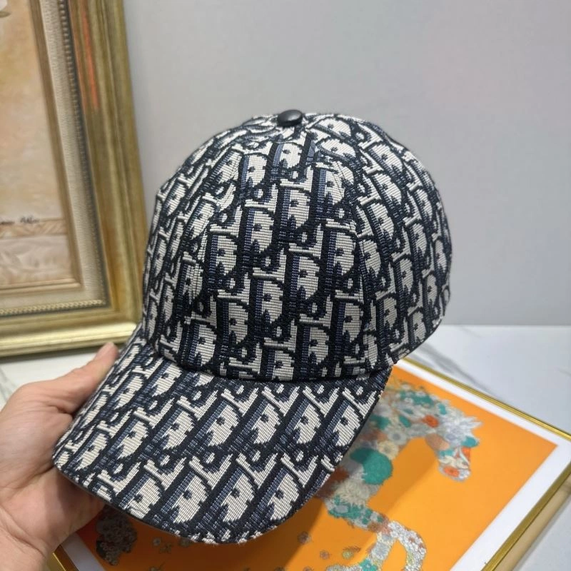 Christian Dior Caps ModernLook 259485