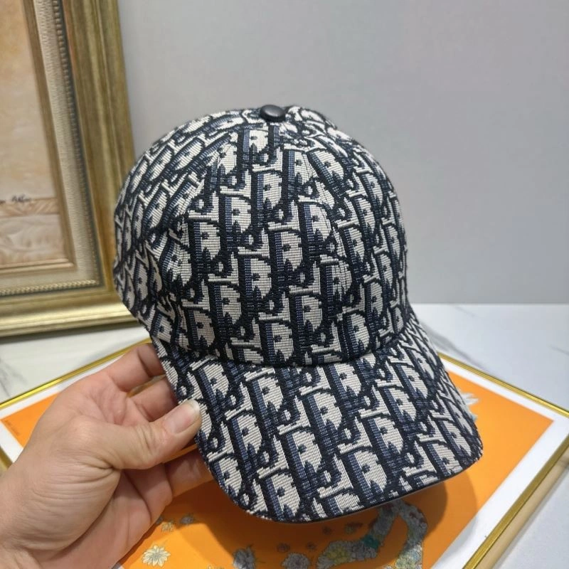 Christian Dior Caps ModernLook 259485