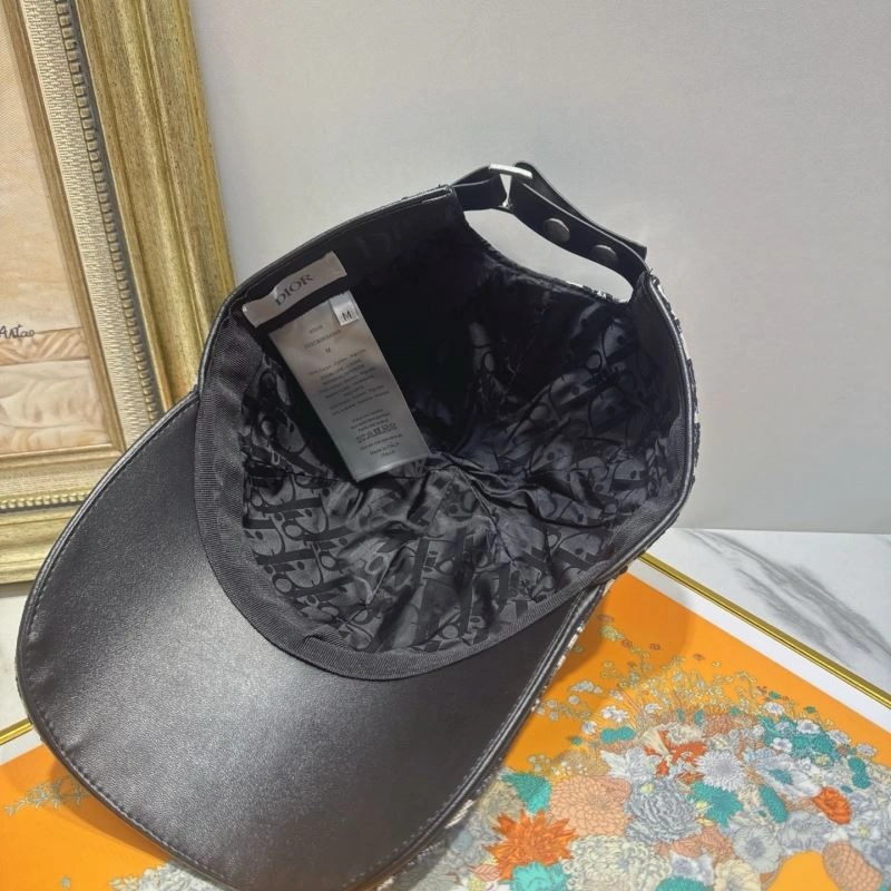 Christian Dior Caps ModernLook 259485