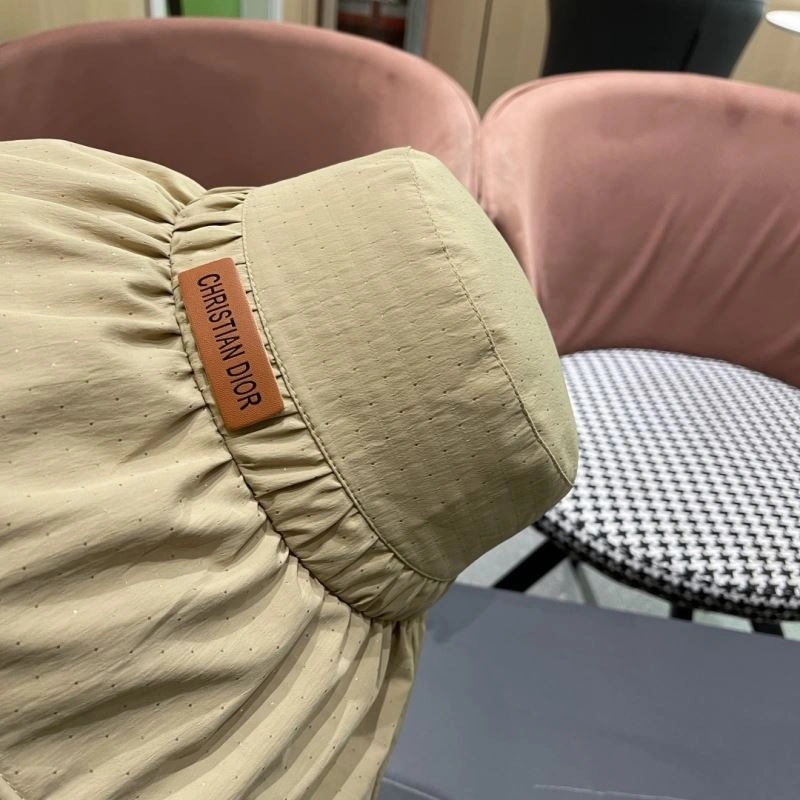 Christian Dior Caps WellDesigned 259476