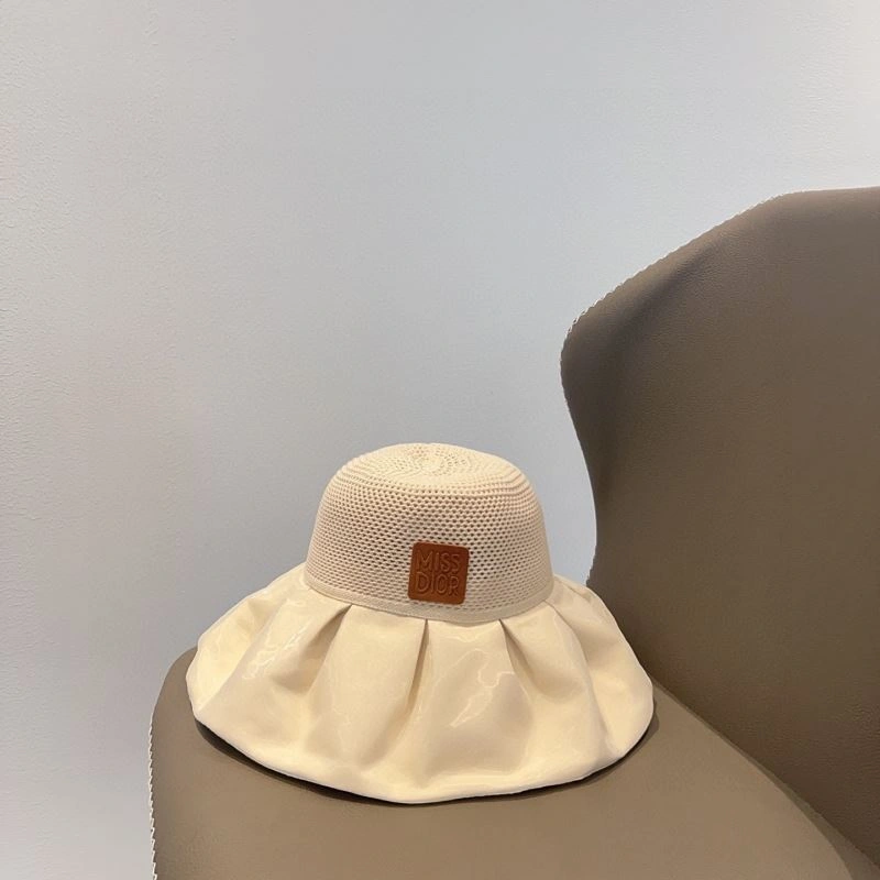 Christian Dior Caps Trendsetting 259313