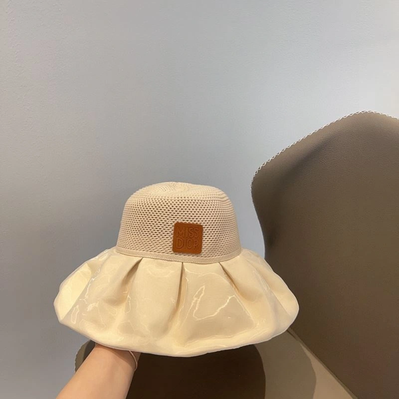 Christian Dior Caps Trendsetting 259313