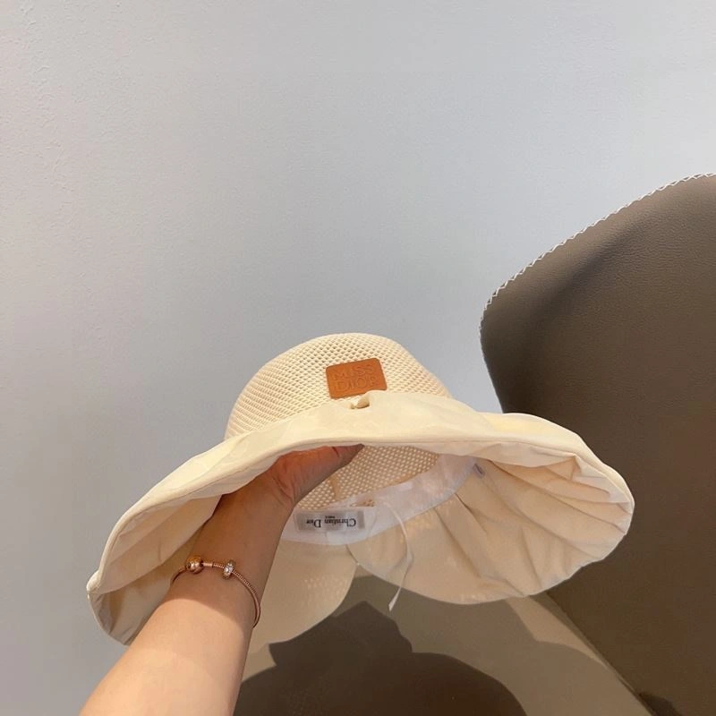 Christian Dior Caps Trendsetting 259313