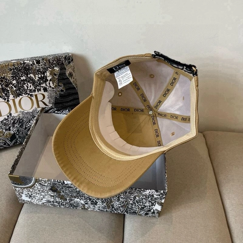 Christian Dior Caps Trendy 259237