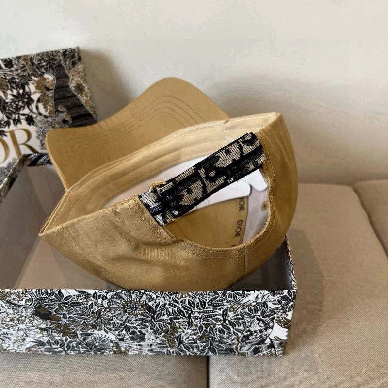 Christian Dior Caps Trendy 259237