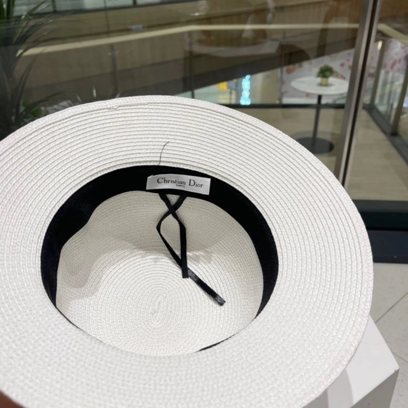 Trendsetting Christian Dior Caps 262215