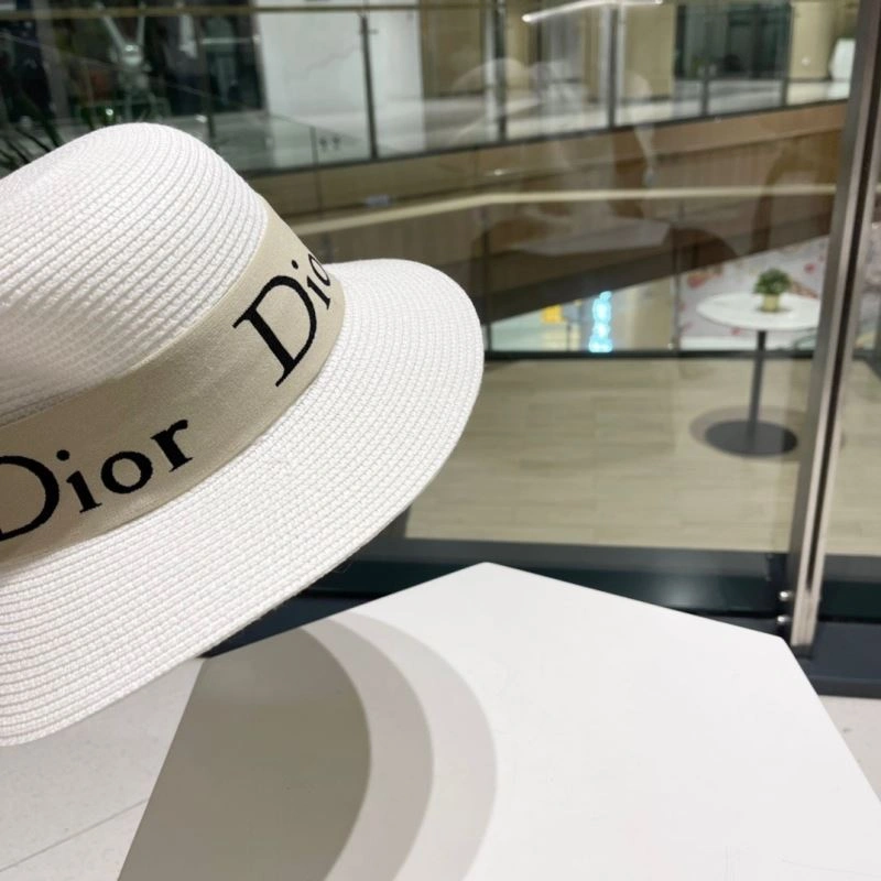 Trendsetting Christian Dior Caps 262215