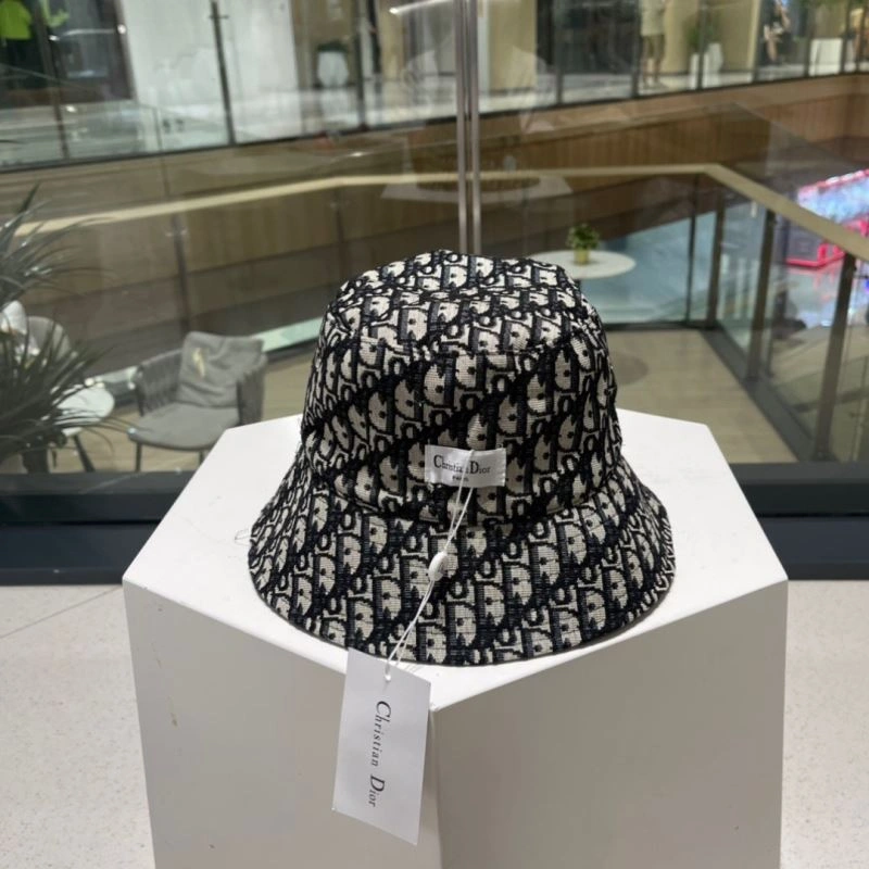 Casual Christian Dior Caps 262166
