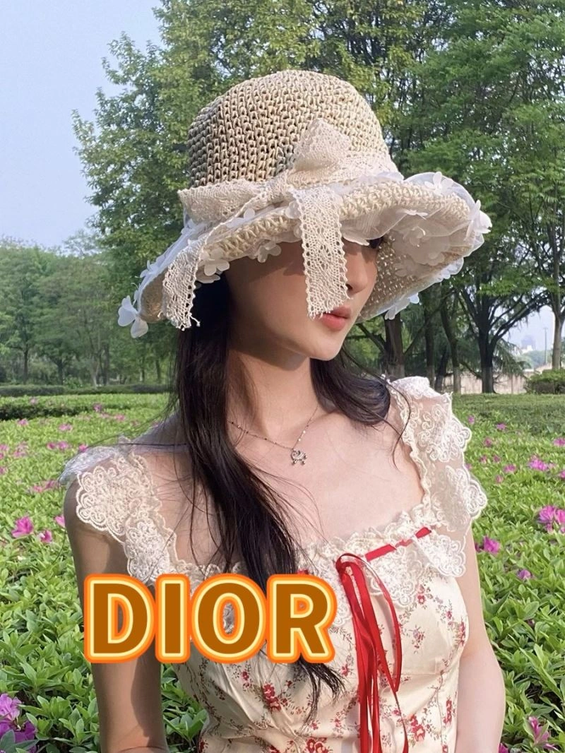 Effortless Christian Dior Caps 262140