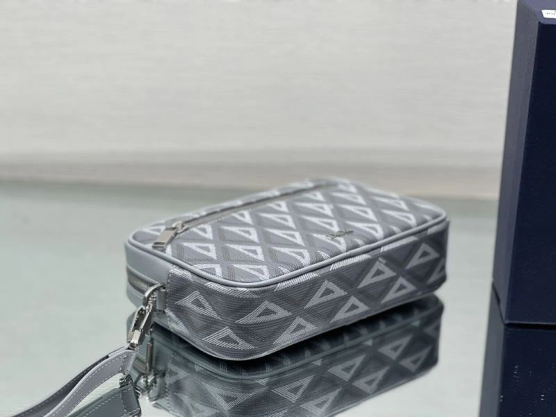 Minimalist Christian Dior Clutch Bags 76117