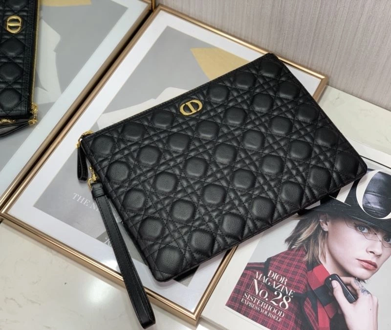 Effortless Christian Dior Clutch Bags 74157