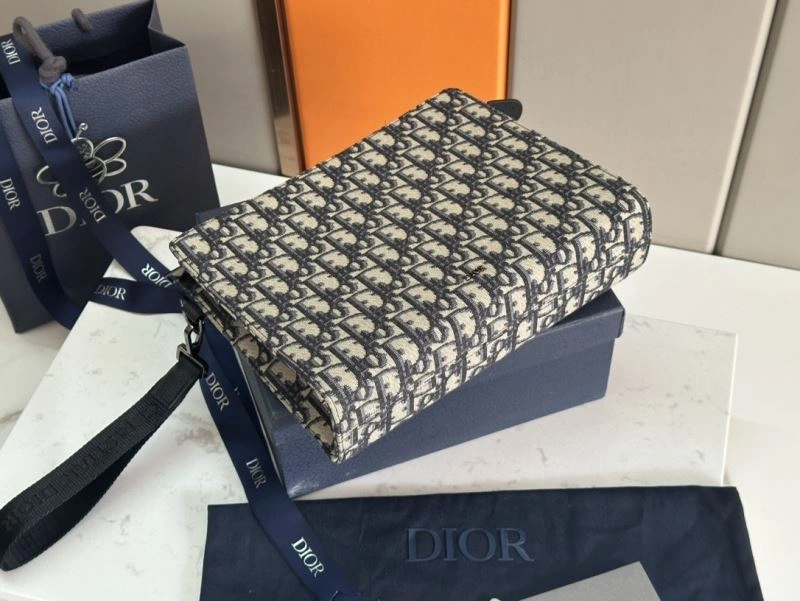 Stylish Christian Dior Clutch Bags 64087