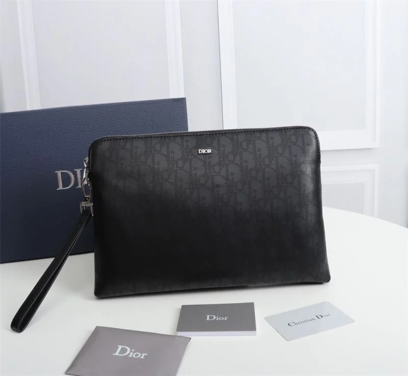 Minimalist Christian Dior Clutch Bags 46452